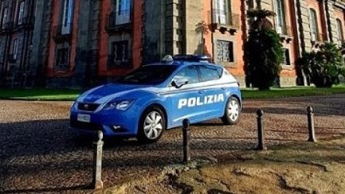 maltratta la moglie picchiandola davanti ai figli arrestato marito violento