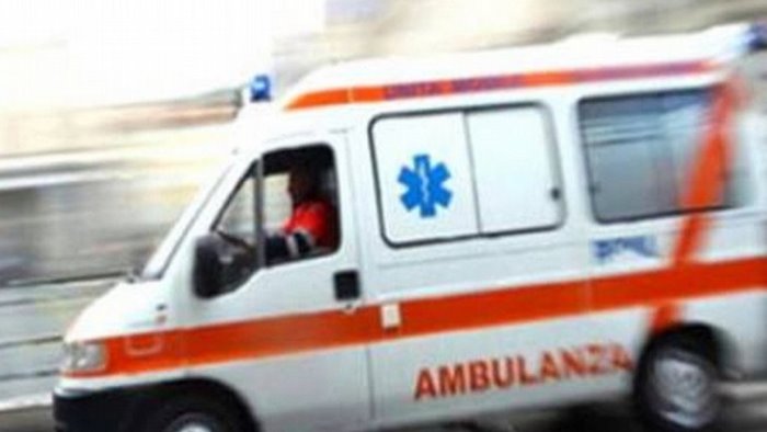 avellino tragedia in centro muore stroncato da un malore fulminante