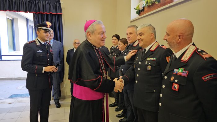 l ordinario militare per l italia in visita al comando provinciale carabinieri