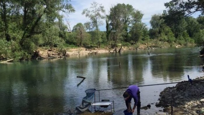 pesca abusiva sulla diga di conza sei pescatori multati