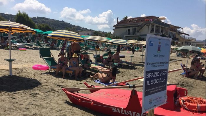 spiagge solidali ecco gli arenili per invalidi e disabili