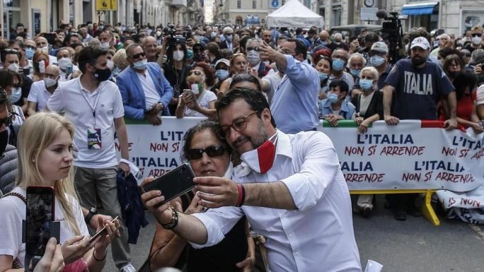 salvini a napoli festeggiano la coppa e de luca dov era