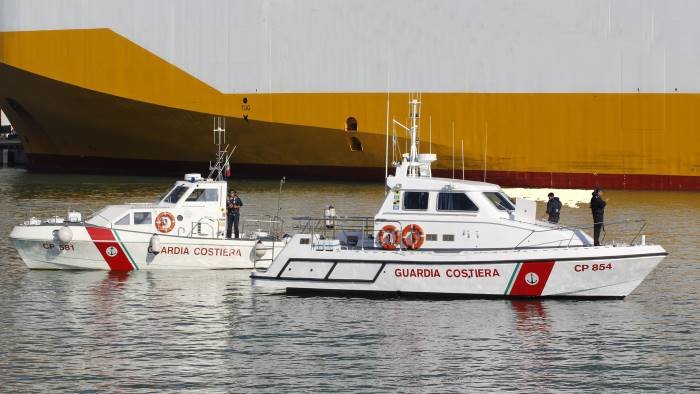 si sente male mentre e al mare salvato dalla guardia costiera