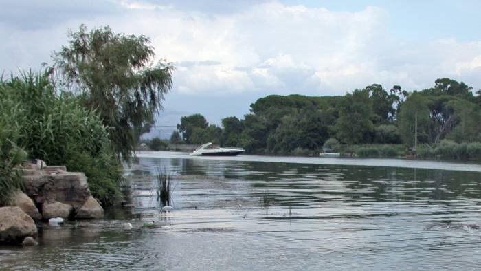 uccisa e gettata nel fiume per aver rubato una gallina