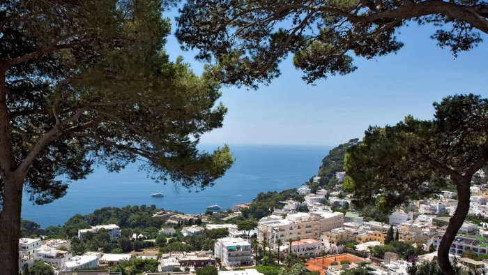 capri riaprono il grand hotel quisisana e la scalinatella