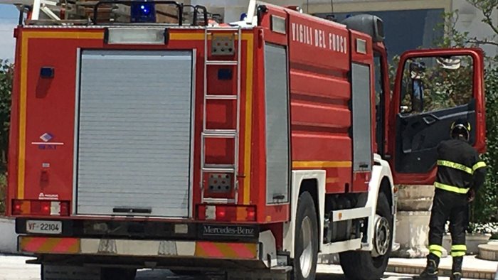 scoppia incendio paura per un attivita commerciale