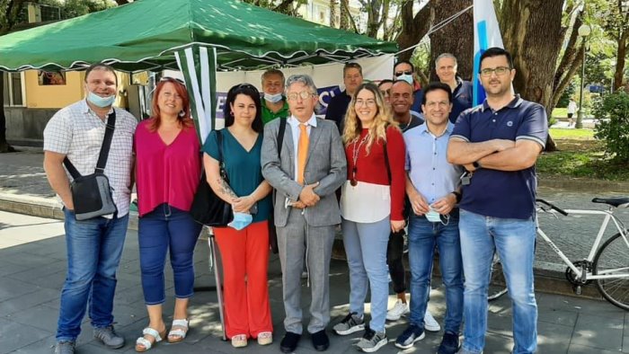 caserta piazza vanvitelli invasa dai metalmeccanici ugl