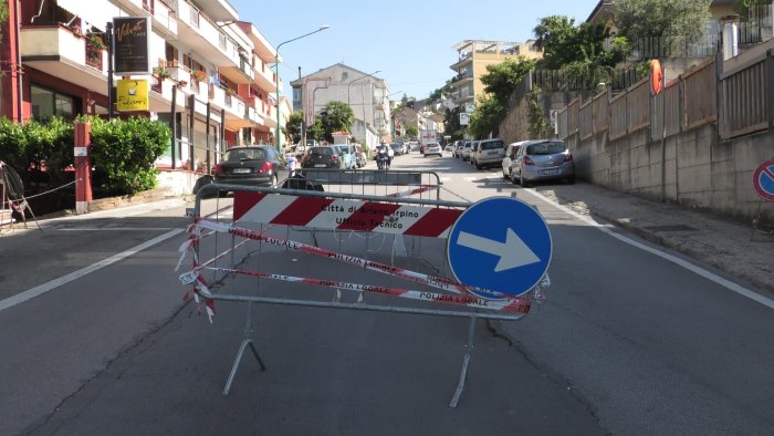 ariano cede di nuovo l asfalto nei pressi dell ospedale