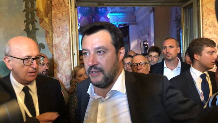 salvini il lanciafiamme di de luca si e spento a mondragone