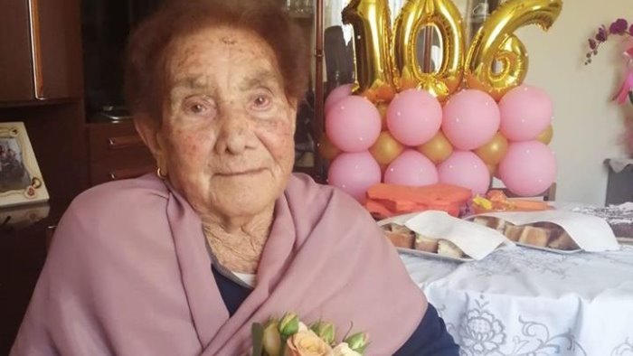 ha superato ogni tempesta ed e qui con i suoi 106 anni