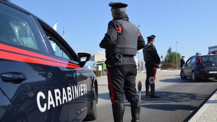 bastone contro le auto in sosta a vietri arrestato 49enne