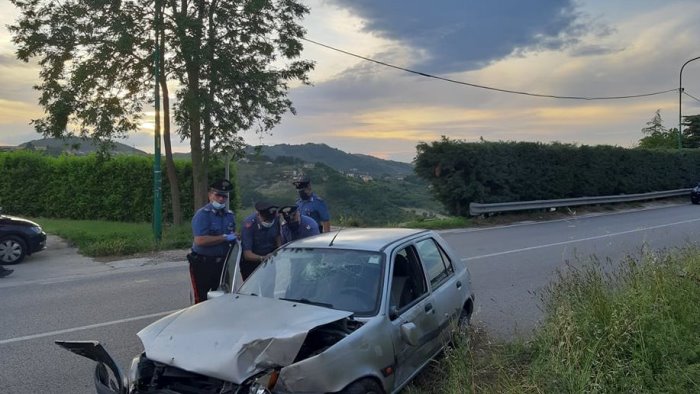 ariano schianto lungo la statale 90 paura per tre ragazzi