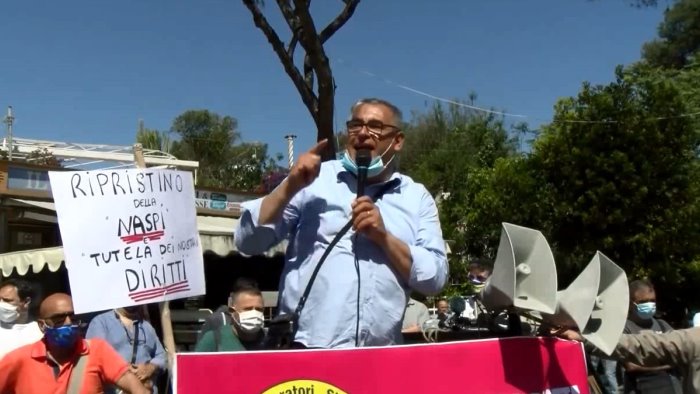 manifestazione di protesta dei lavoratori stagionali e non