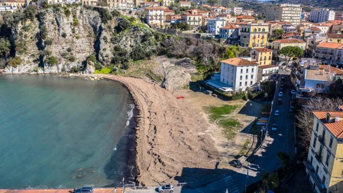 via la posidonia dalle spiagge di agropoli dalla regione 500mila euro