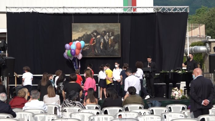 musica e colori alla dmd di solofra successo per la serata evento