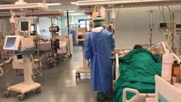 arriva al pronto soccorso in gravissime condizioni e muore era positiva al covid