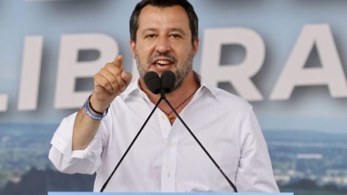 lega manifesta a roma salvini il centrodestra deve unirsi