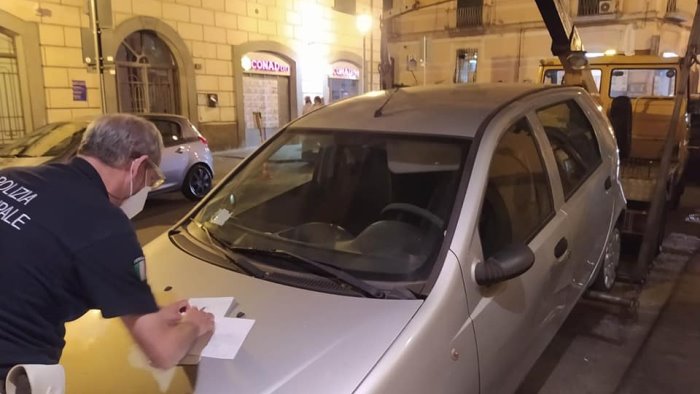 salerno ancora sosta selvaggia in largo plebiscito raffica di multe