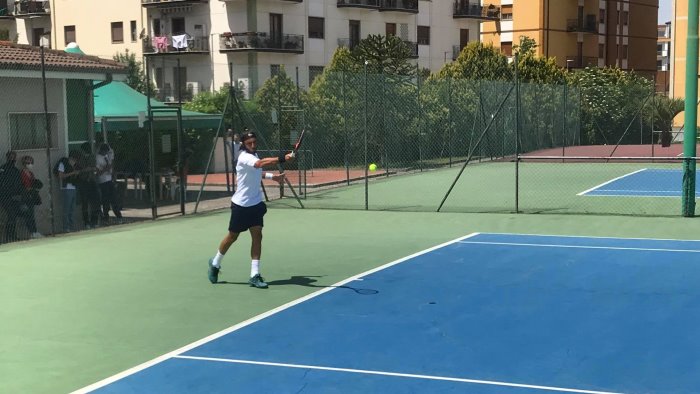 tennis il tc 2002 benevento vola ai play off dopo il successo di arezzo