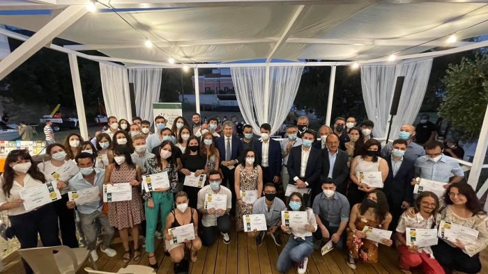 il cilento premia i giovani consegnate 117 borse di studio