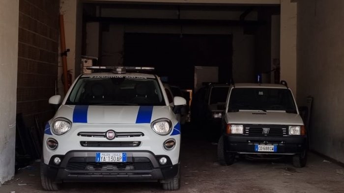 denunciati per vilipendio e intrusione nel garage della polizia municipale