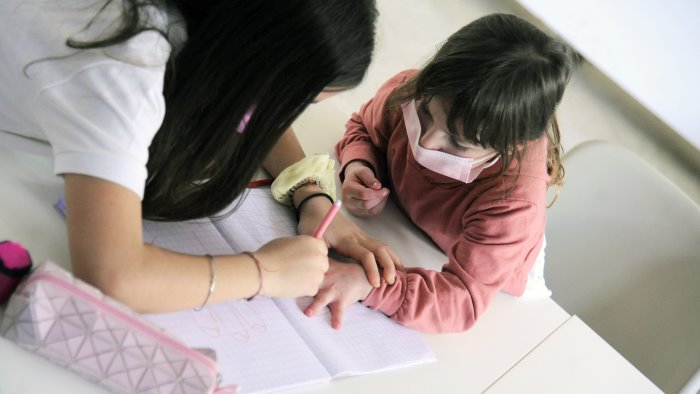 covid in cilento chiusi un asilo e una scuola per l infanzia