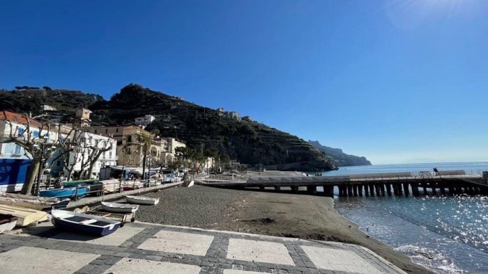 minori l app per prenotare i posti in spiaggia