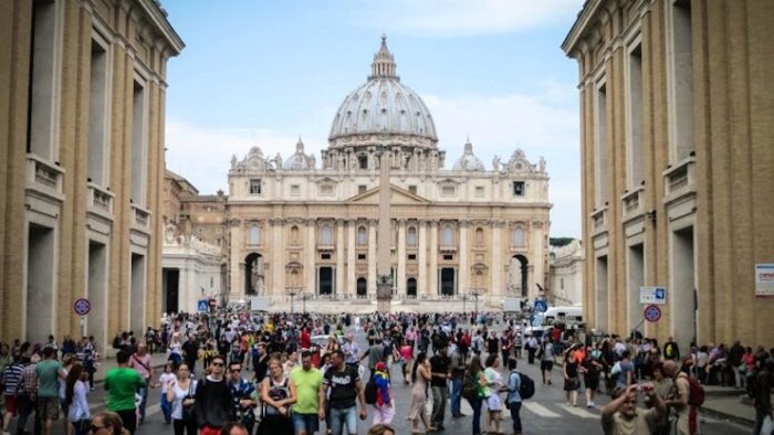 tutta l italia in zona bianca via le mascherine all aperto