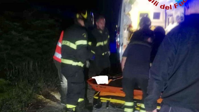 cade in dirupo notte di paura sul monte taburno per cinque persone