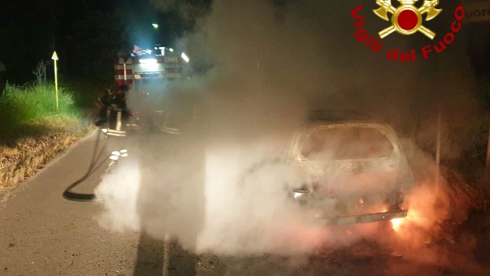 auto in fiamme a roccabascerana paura per una coppia