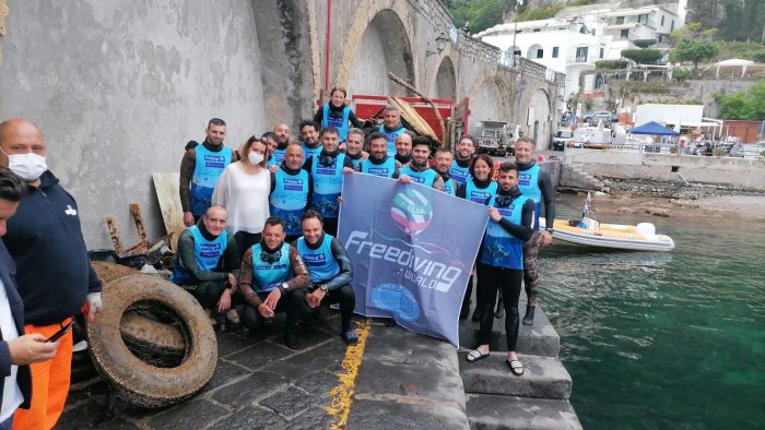 amalfi festeggia la giornata dell ambiente rimuovendo 1 tonnellata di rifiuti