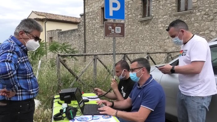 radioamatori in visita al castello d aquino di grottaminarda