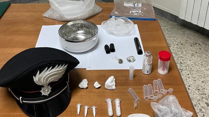 nasconde la cocaina in un pennarello arrestato spacciatore 46enne