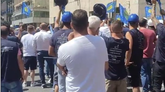 bonus edilizia imprese e operai in corteo a napoli