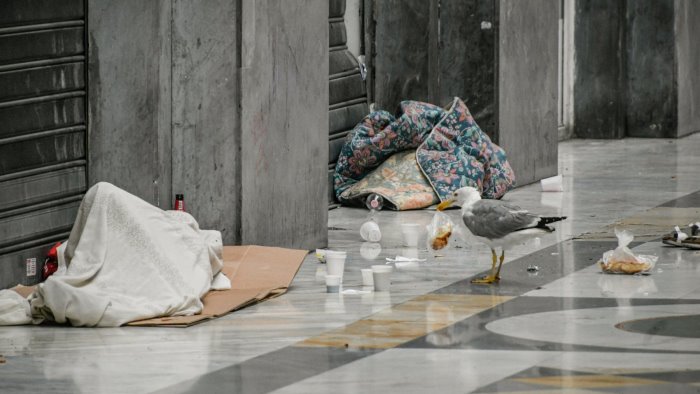 napoli vigilanza e sorveglianza per galleria umberto borrelli speriamo bene