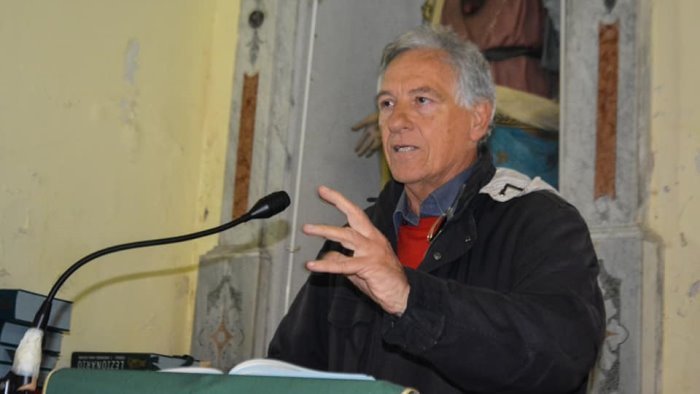 una targa al vestuti per fulvio de maio e bruno somma