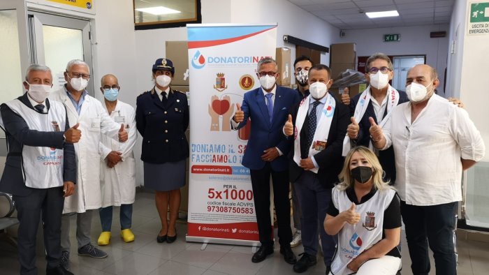 salerno il grande cuore della polizia tutti al ruggi per donare sangue