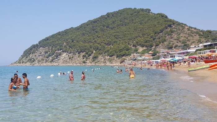 bambino non trova i familiari in spiaggia paura nel pomeriggio a castellabate