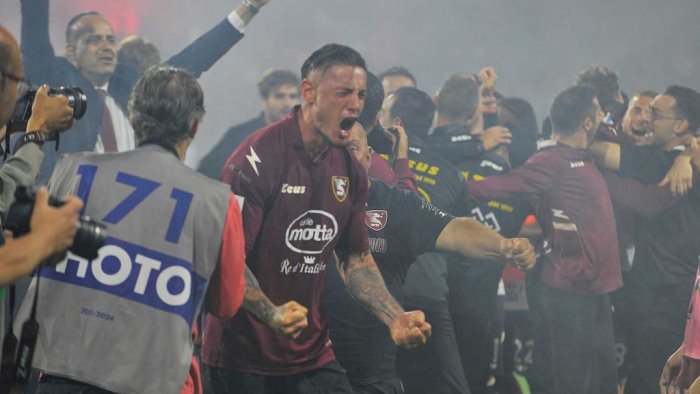 salernitana blitz in citta di de sanctis per intavolare rinnovi e riscatti