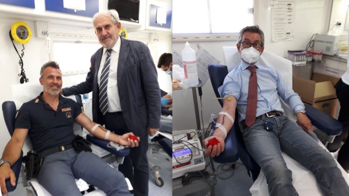 emergenza sangue in campania anche ad avellino poliziotti in campo per donare