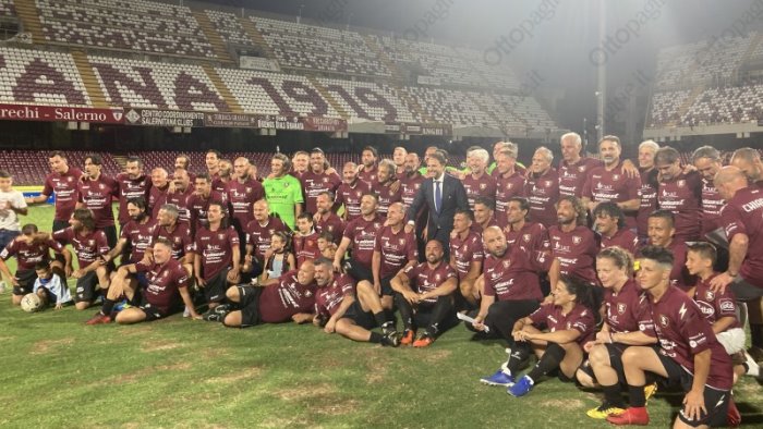 salernitana in 9mila all arechi festa grande con le vecchie glorie granata