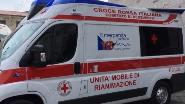 scontro tra tre auto lungo la telesina feriti e paura