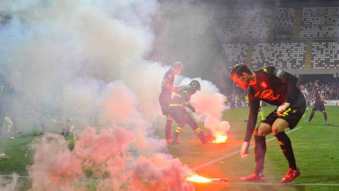 salernitana respinto il ricorso confermata la chiusura dei distinti