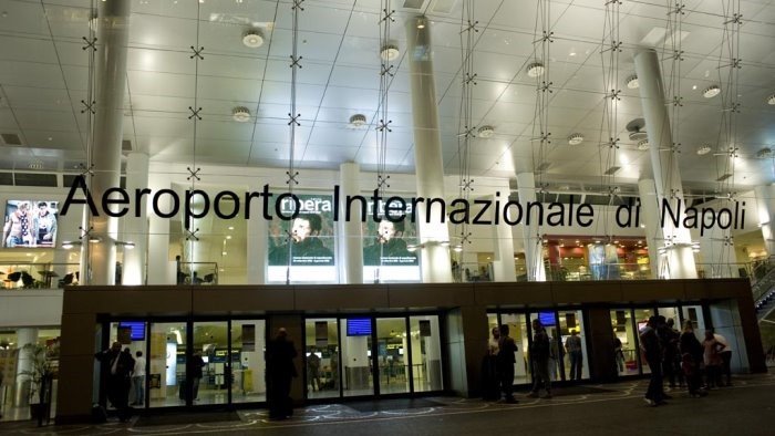 voli cancellati all ultimo secondo e attese interminabili in aeroporto a napoli