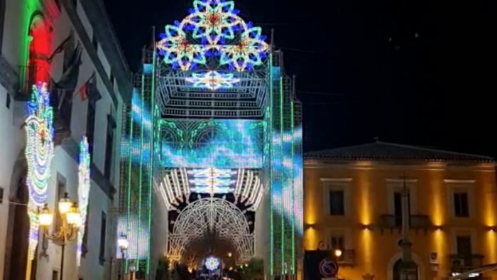 luminarie spettacolari successo per i festeggiamenti di san michele a solofra