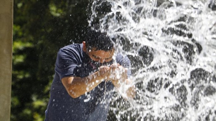 caldo record il ministero lancia l allerta massima bollino rosso in 19 citta