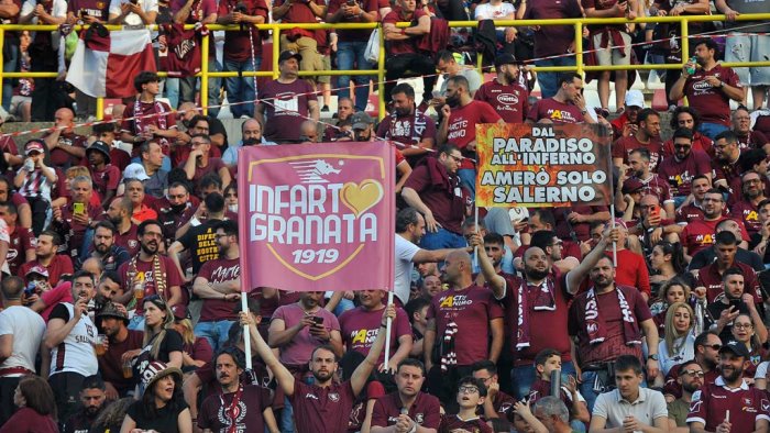 salernitana caso abbonamenti il comune convoca la societa