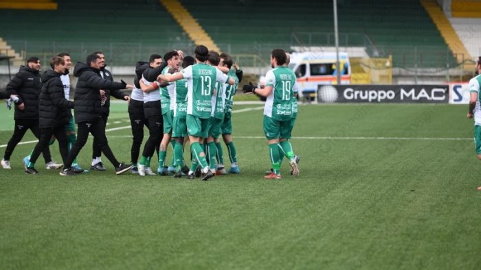 avellino sorpasso ascoli per giordano abbonamenti la nuova quota