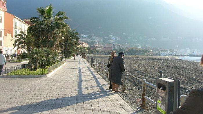 castellammare i commissari cambiano il puc tutelata la fascia costiera