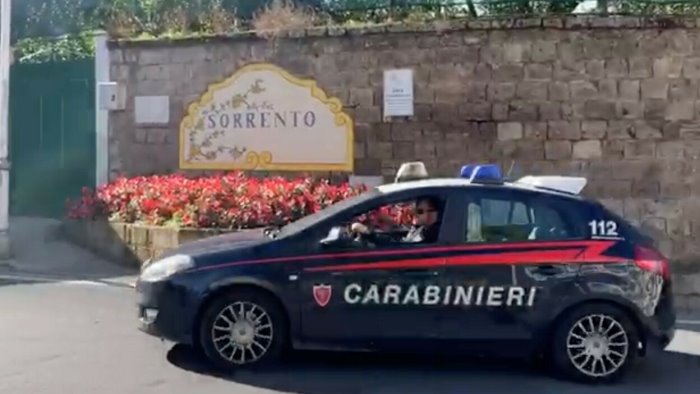 soldi per il nipote ma e una truffa anziana disperata due arresti a sorrento